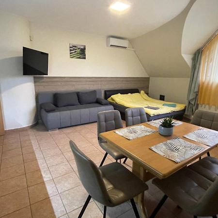 Kuenszler Apartmanhaz Zamardi Luaran gambar
