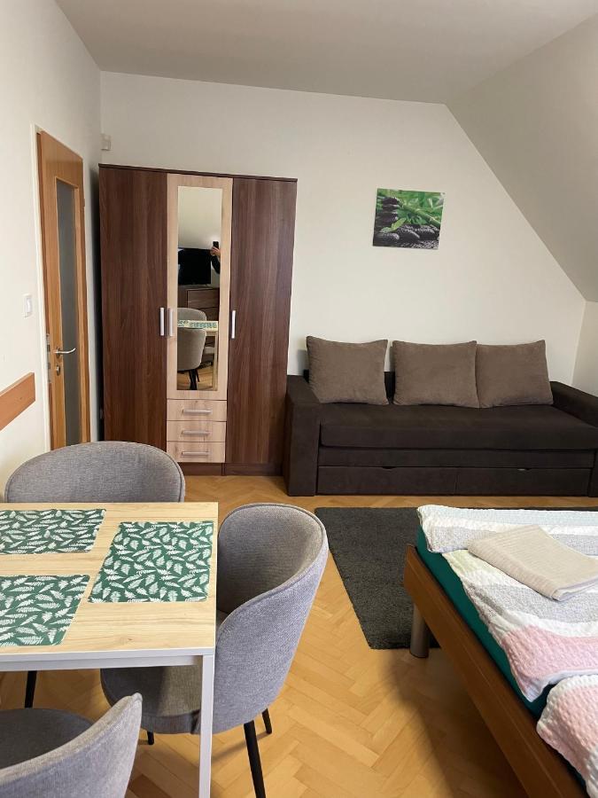 Kuenszler Apartmanhaz Zamardi Luaran gambar