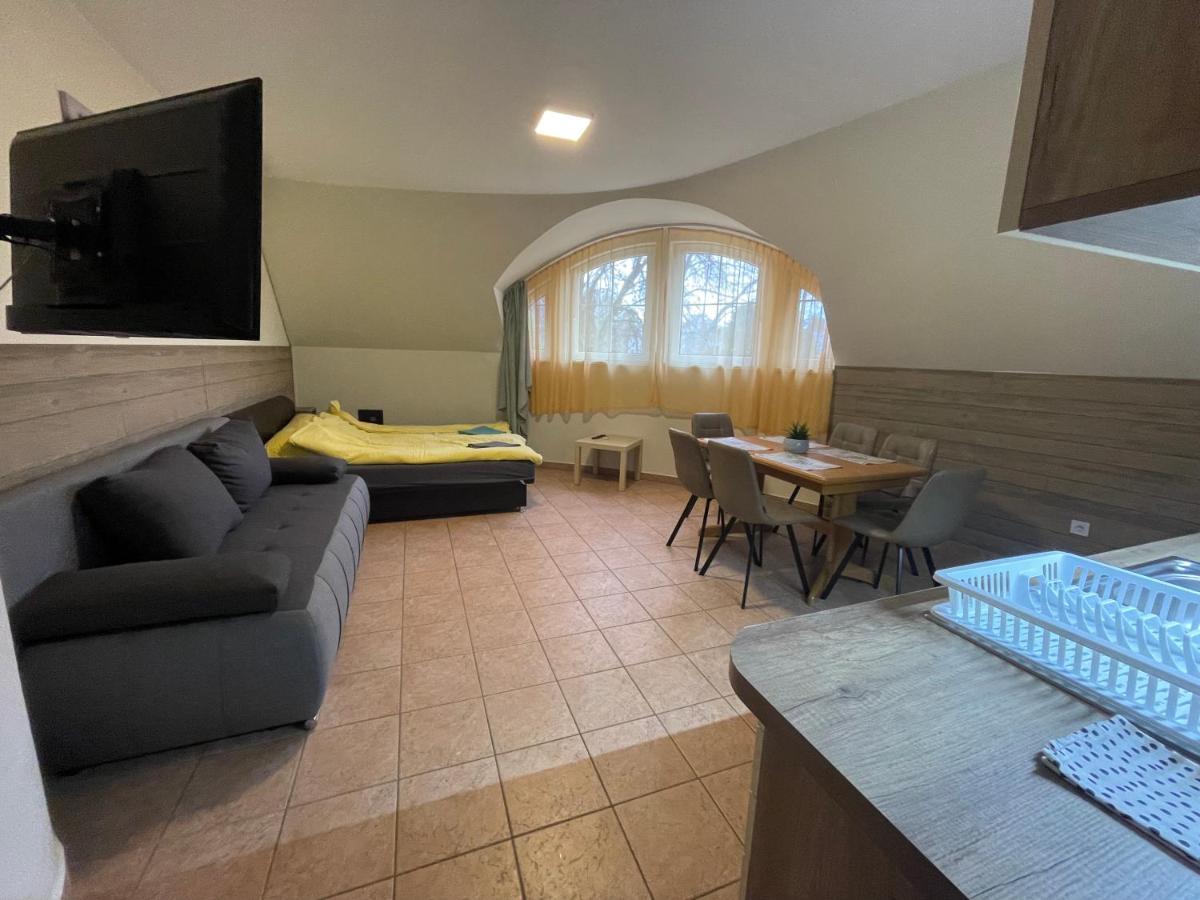 Kuenszler Apartmanhaz Zamardi Luaran gambar